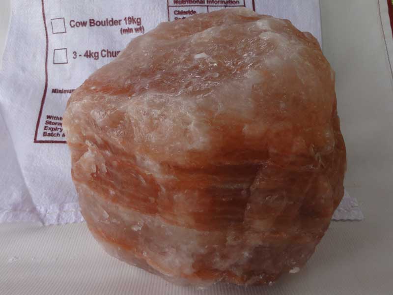 Minrosa Cow Boulder natural salt lick 19kg